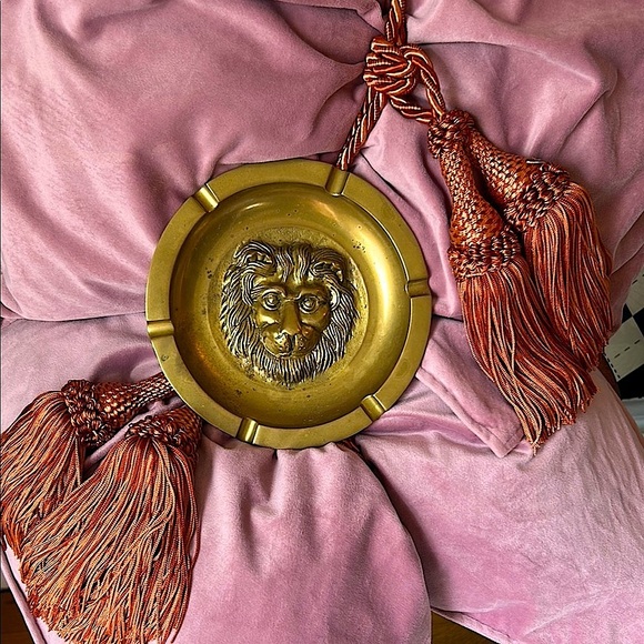 Vintage Brass Lion Ashtray – Statement Piece for Bar Carts & Decor - Picture 12 of 12